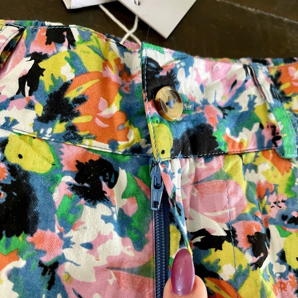 NWT Walter Baker Marcia Shorts in Fiesta Floral Sz M
Fun Feminine Chic Trend - Picture 4 of 11